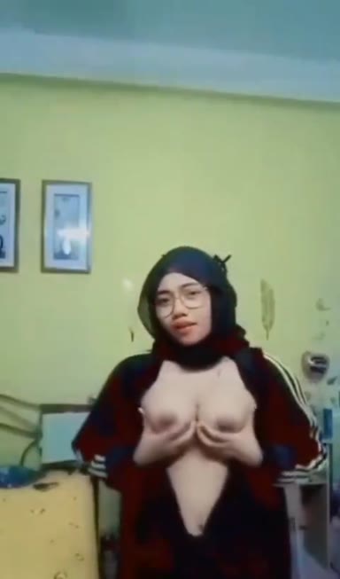 Bokep ABG HIjab Baru Balik Kerja Lanjut Colmek DI wc